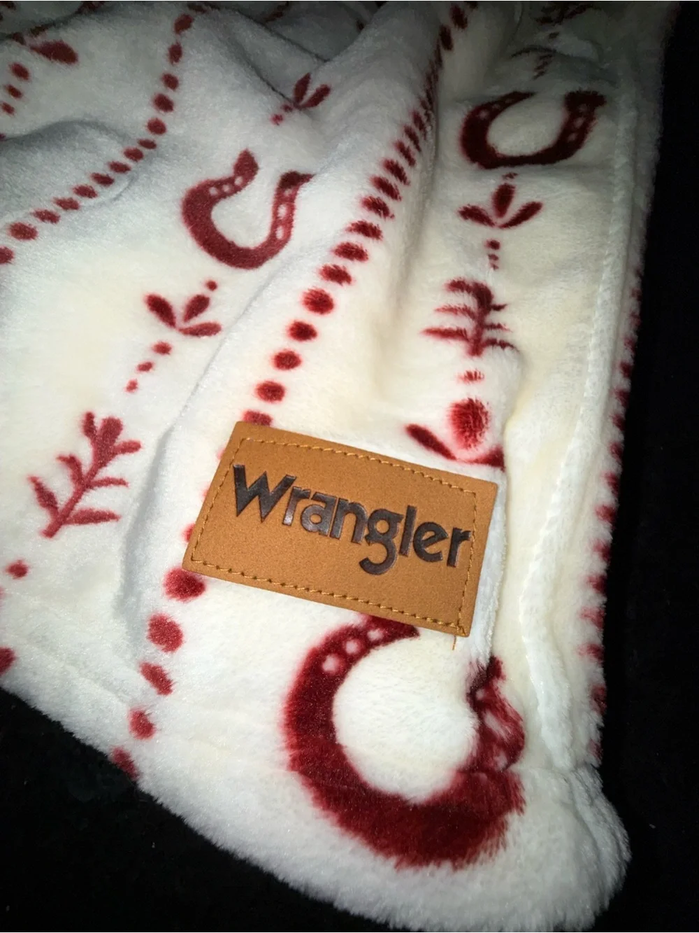 NEW Wrangler OVERSIZED 60x70” ULTRA PLUSH THROW Cream & Red Horseshoe COWGIRL
